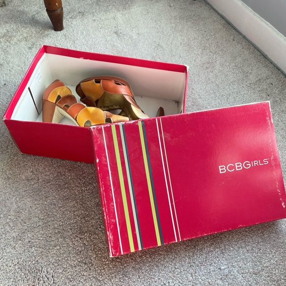 BCBGirls Shoes rust/ bronze colour. Size 5.5 - Picture 7 of 8